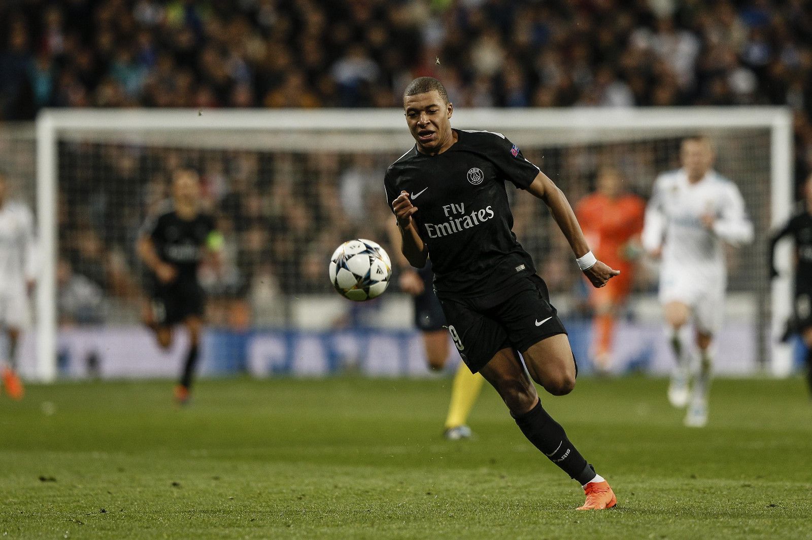 87年主场不败！梅里诺传射建功，阿森纳2-0小蜜蜂十一轮不败领跑（主场87年不败延续！梅里诺传射发威，阿森纳2-0小蜜蜂，十一轮不败继续领跑）