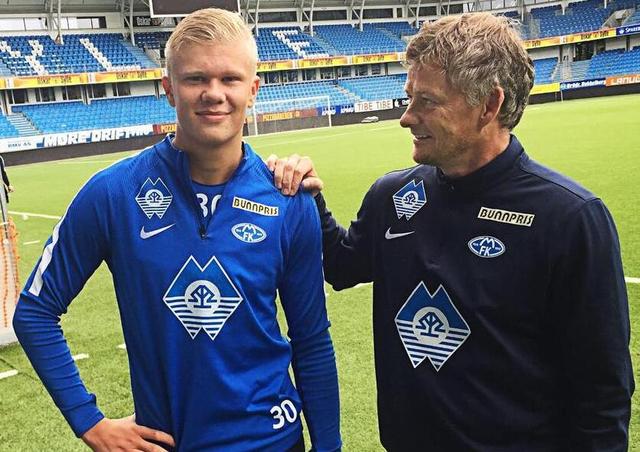 奥古斯托：蒂特是我经历过的最伟大教练，他能防守也能进攻（奥古斯托称蒂特为其生涯最佳主帅：攻守俱佳）