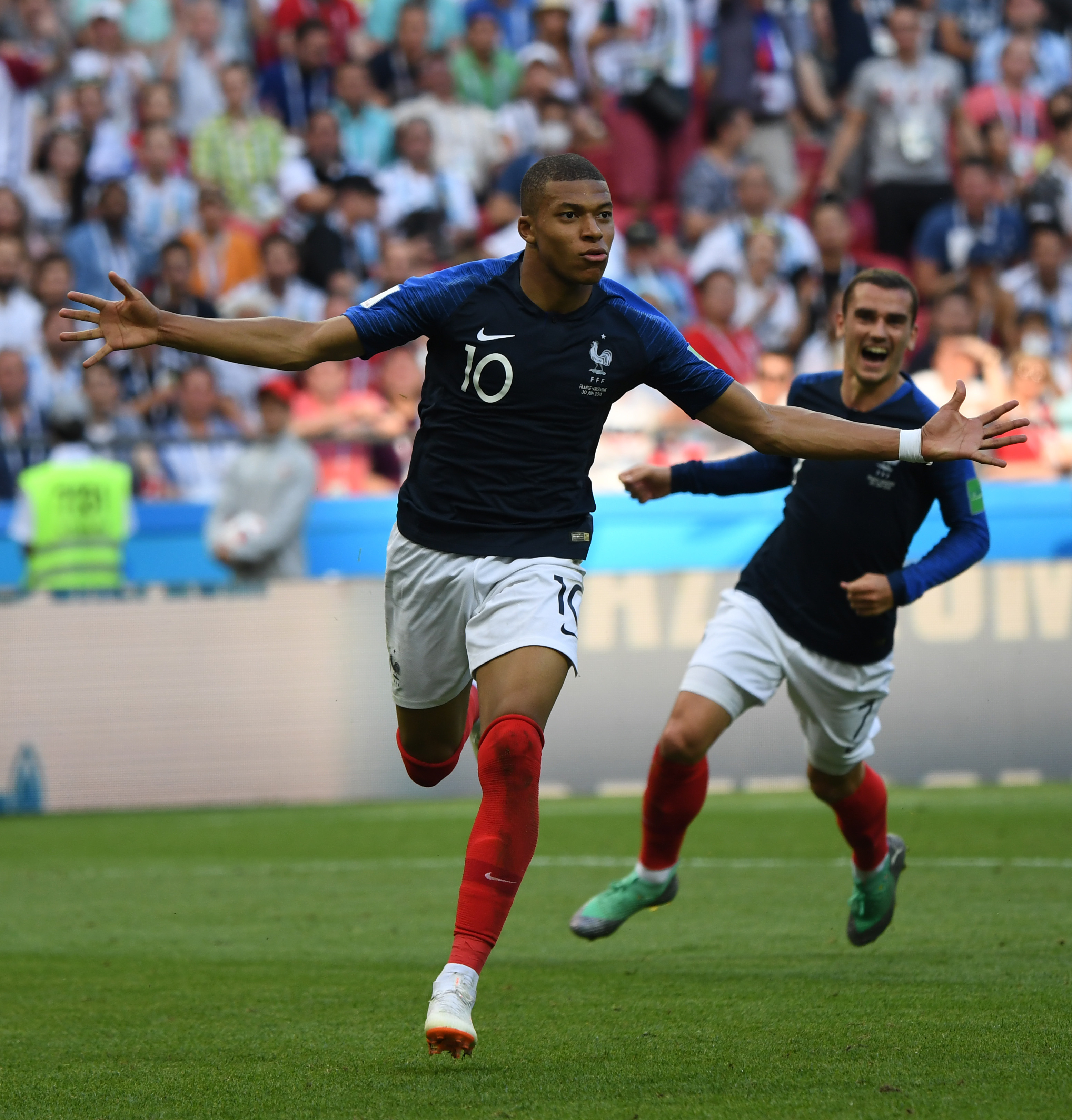 黄健翔：可以考虑将沃尔特马德的译名叫做华特马、怀德马（黄健翔建议将沃尔特马德译为华特马或怀德马）