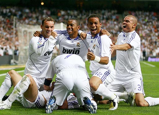 非洲杯战报：马赫雷斯梅开二度，阿尔及利亚3-0十人苏丹（非洲杯简讯：马赫雷斯双响，阿尔及利亚3-0完胜十人苏丹）