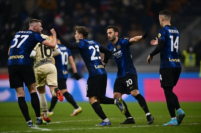 西媒：尤文、法兰克福以及斯图加特询价皇社中场苏契奇（西媒称：尤文、法兰克福与斯图加特已就皇社中场苏契奇进行询价）