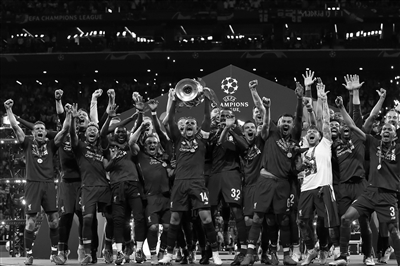 曼联7000万英镑签下亚当·沃顿的交易在水晶宫承认拜仁计划从老特拉福德挖角后加速进行。