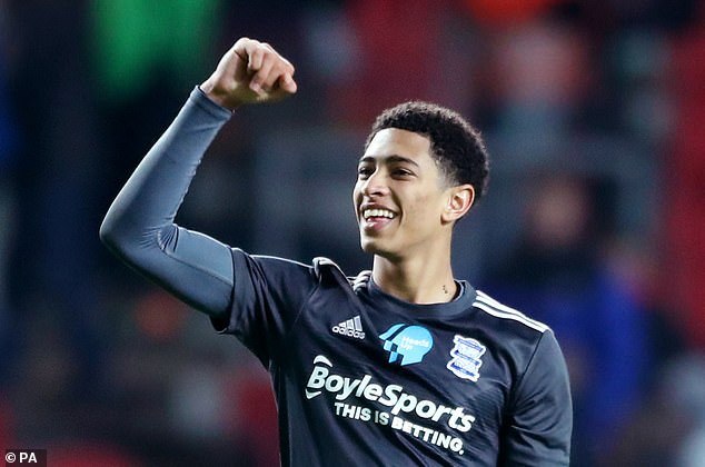 范德萨观战曼联4-1狼队，获官方俏皮回应（范德萨现身见证曼联4-1狼队，官方幽默回应）