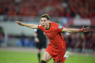 利物浦新援表现抢眼（利物浦新援发挥出色）