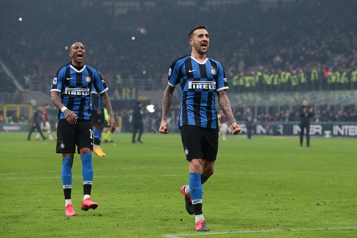 一场2-0让西甲争冠格局大乱，大黑马豪取6连胜，只落后皇马1分（2-0搅乱西甲争冠格局，黑马豪取6连胜距皇马仅1分）