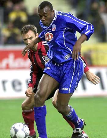 多纳鲁马身价上涨500万至4500万欧，领跑世界门将身价榜（多纳鲁马身价升至4500万欧，涨500万登顶全球门将身价榜）