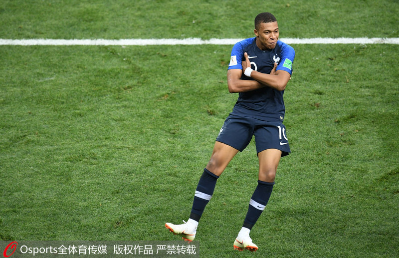 老友相见！麦克阿瑟双边卫重回墨尔本，今日将战旧主（旧地重游：麦克阿瑟边卫重返墨尔本，今日迎战前东家）