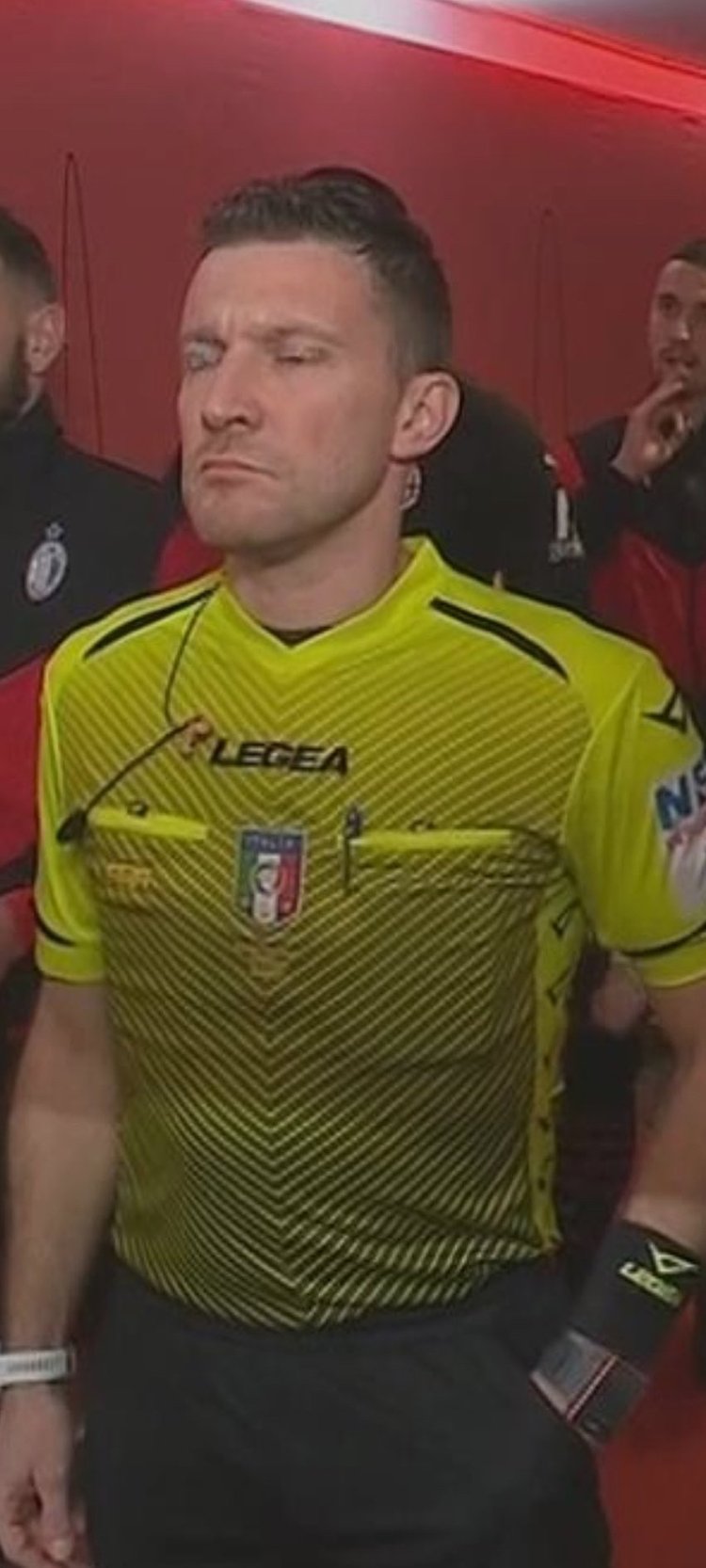 扑点+6次扑救，迈尼昂当选与国米一役米兰队内最佳球员（扑出点球并完成6次扑救，迈尼昂获评米兰德比队内最佳球员）