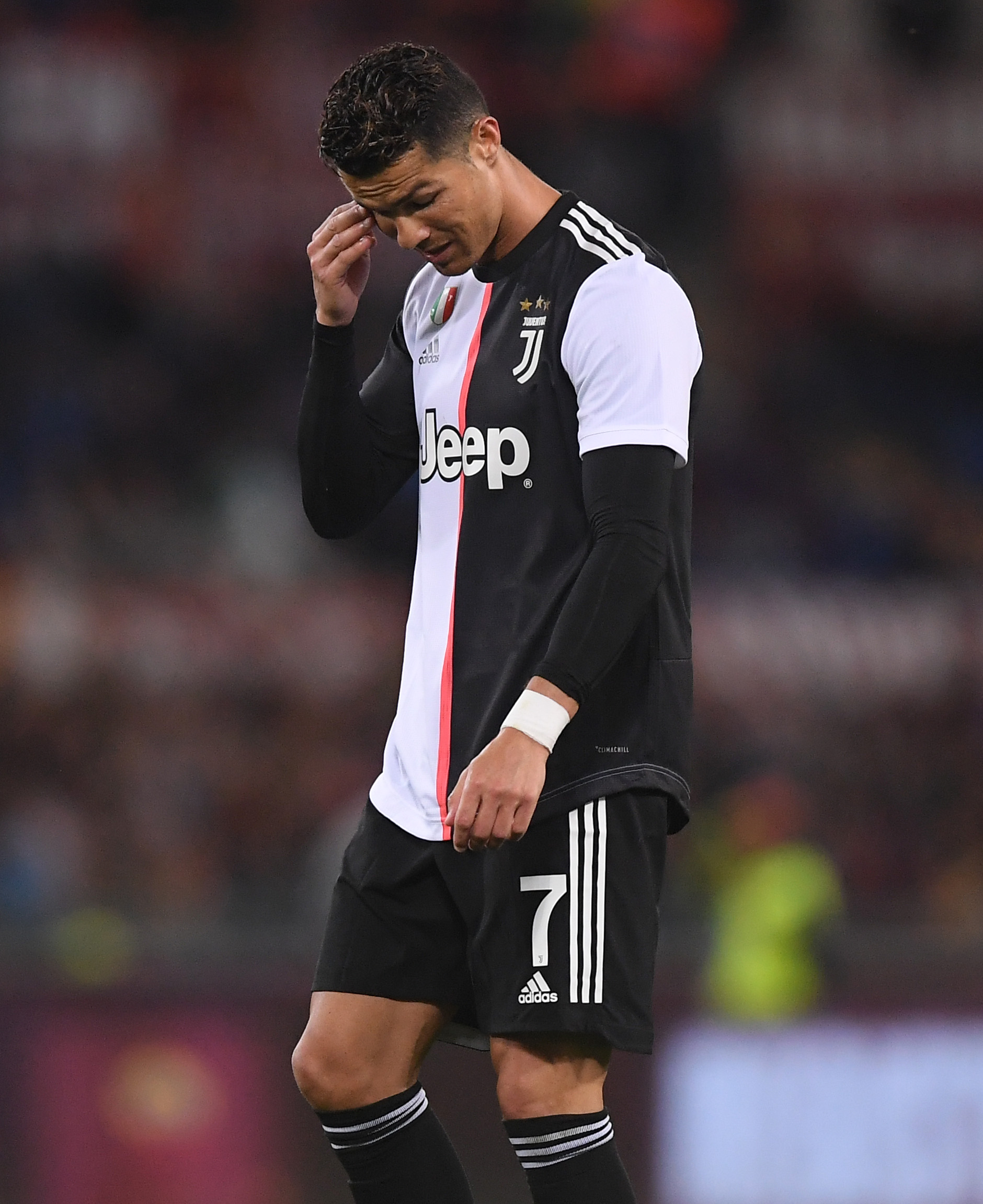 德佬回应传闻：我为身边能有孔蒂这样的真正男人而感到自豪（德佬回应流言：能与孔蒂这样的真男人并肩让我自豪）