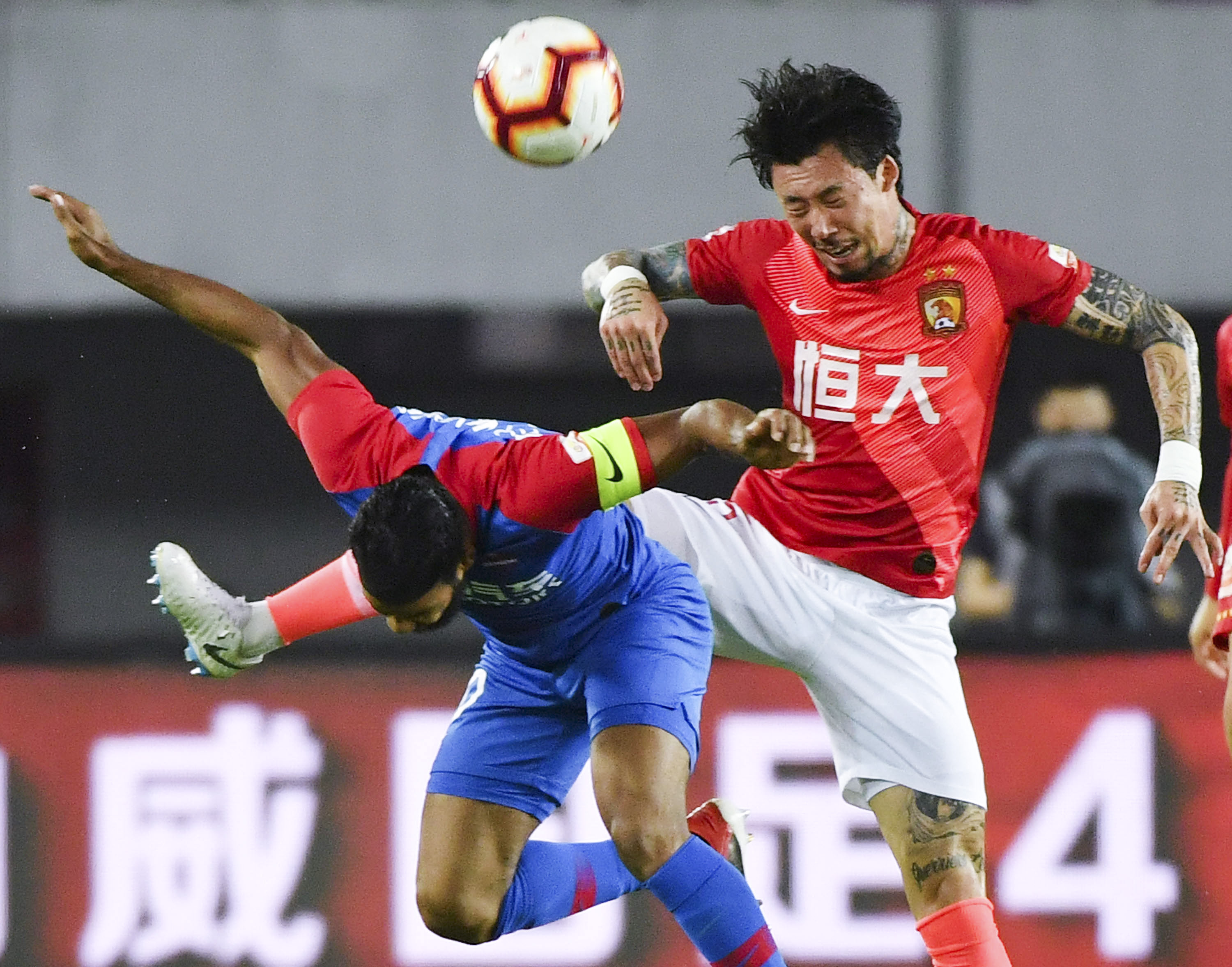 赫拉克勒斯前锋：希望俱乐部把我卖了，这样他们能赚很多钱（赫拉克勒斯前锋表态：愿被出售，助俱乐部大赚一笔）