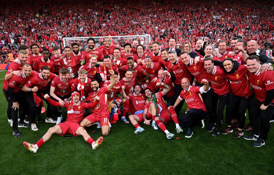 邮报：曼联正与纽卡争夺谢什科，为遵守PSR愿低价出售霍伊伦（邮报：曼联与纽卡竞逐谢什科，为符PSR或低价放走霍伊伦）